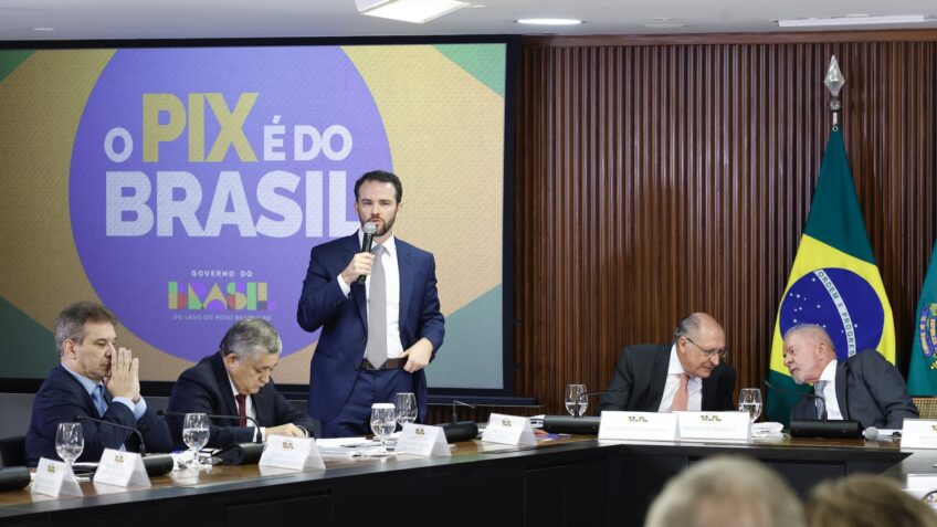 Durigan diz que bets e fundos offshore passaram a pagar tributos
