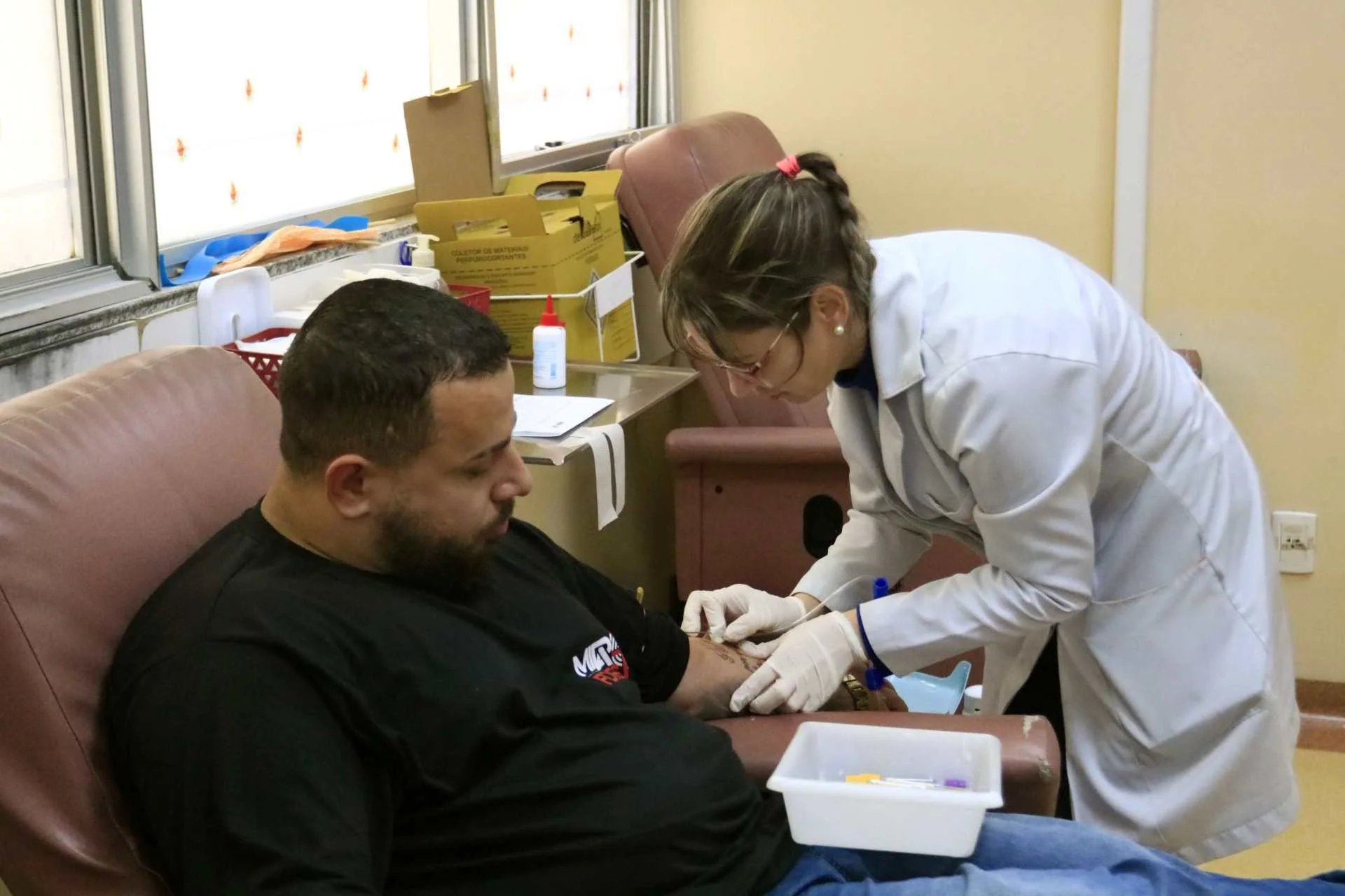Um salva quatro: Junho Vermelho chama atenção para a importância da doação de sangue abc+