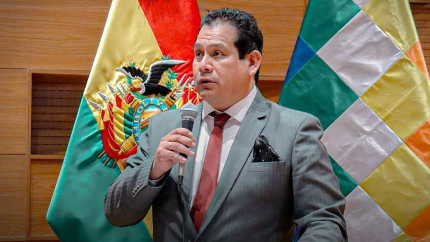Bolívia autoriza uso de militares para desbloquear vias