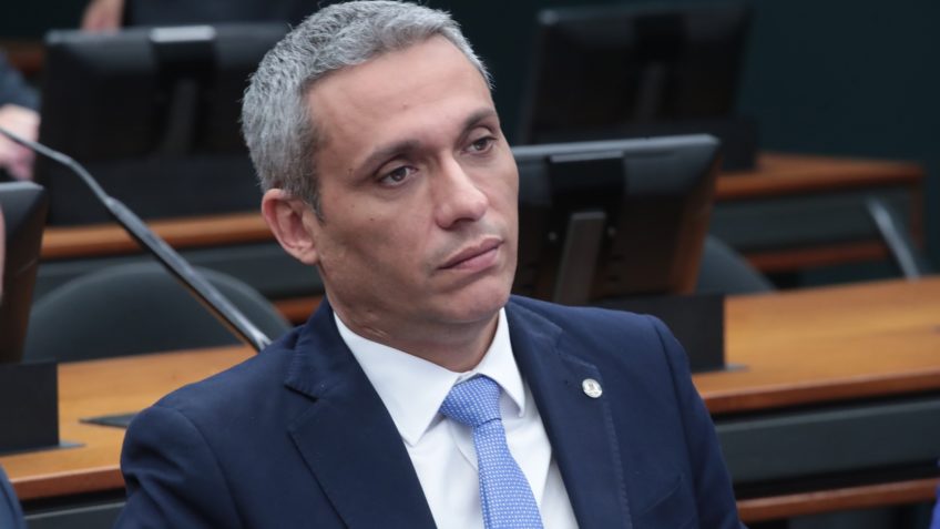 Gayer volta a hospital e passará por novos exames