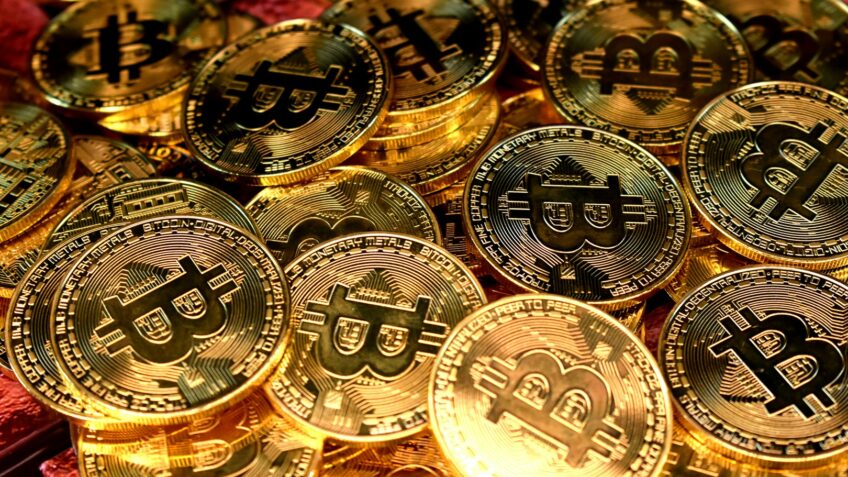 Tribunal do Reino Unido indeniza chineses em US$ 3,8 bi em bitcoin
