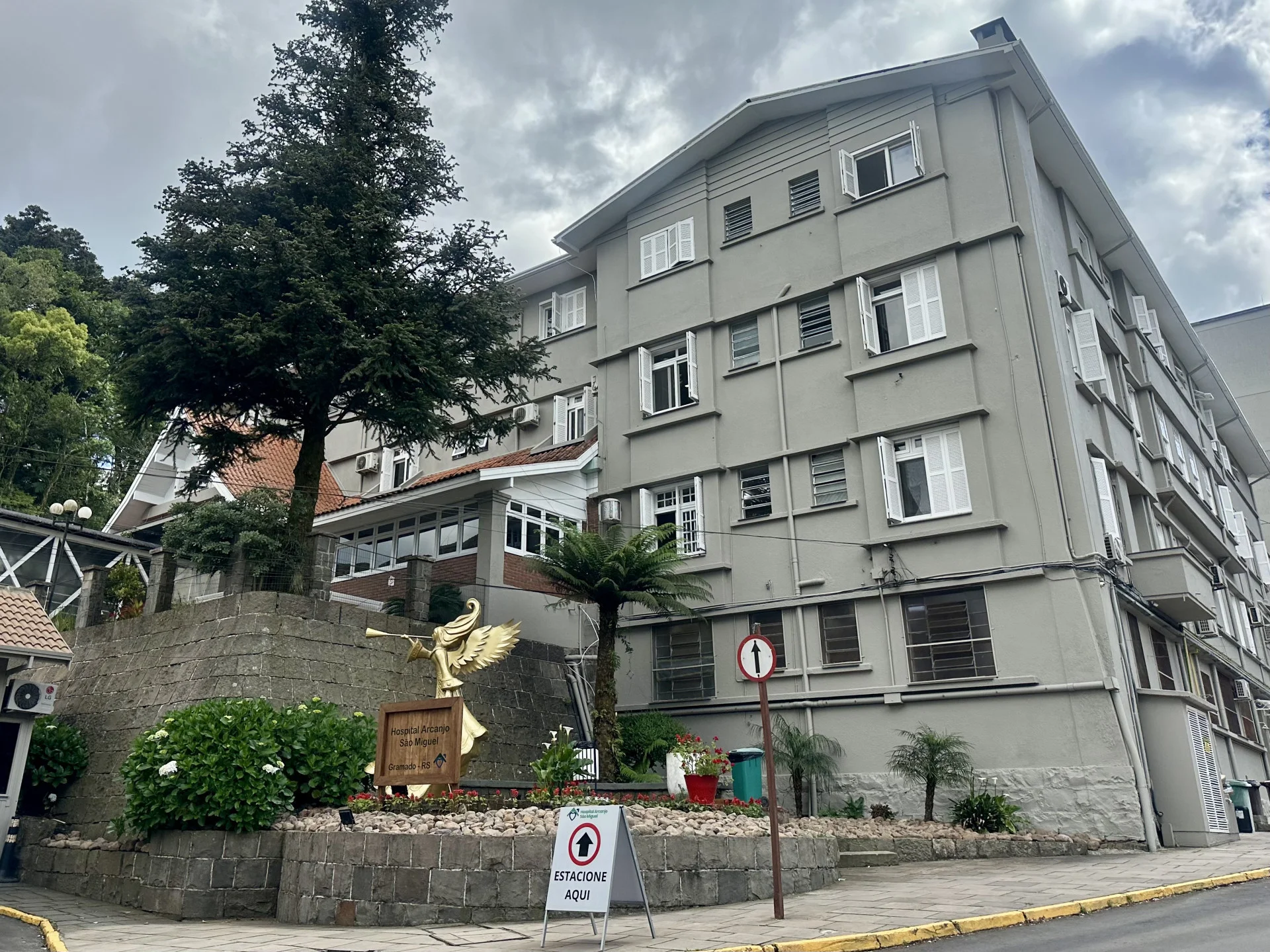 Empresário investigado no caso do Banco Master tentou comprar hospital de Gramado em 2021 abc+