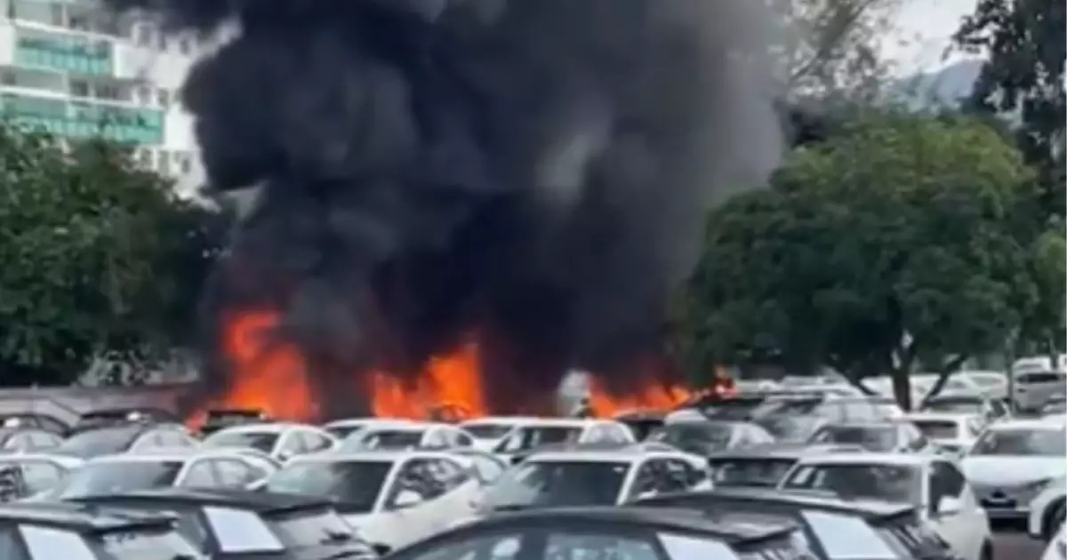 Dois helicópteros colidem no ar e causam explosão no RJ; 6 ...