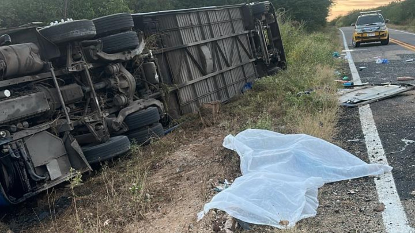 Acidente com ônibus de time de basquete deixa mortos e feridos no CE G1