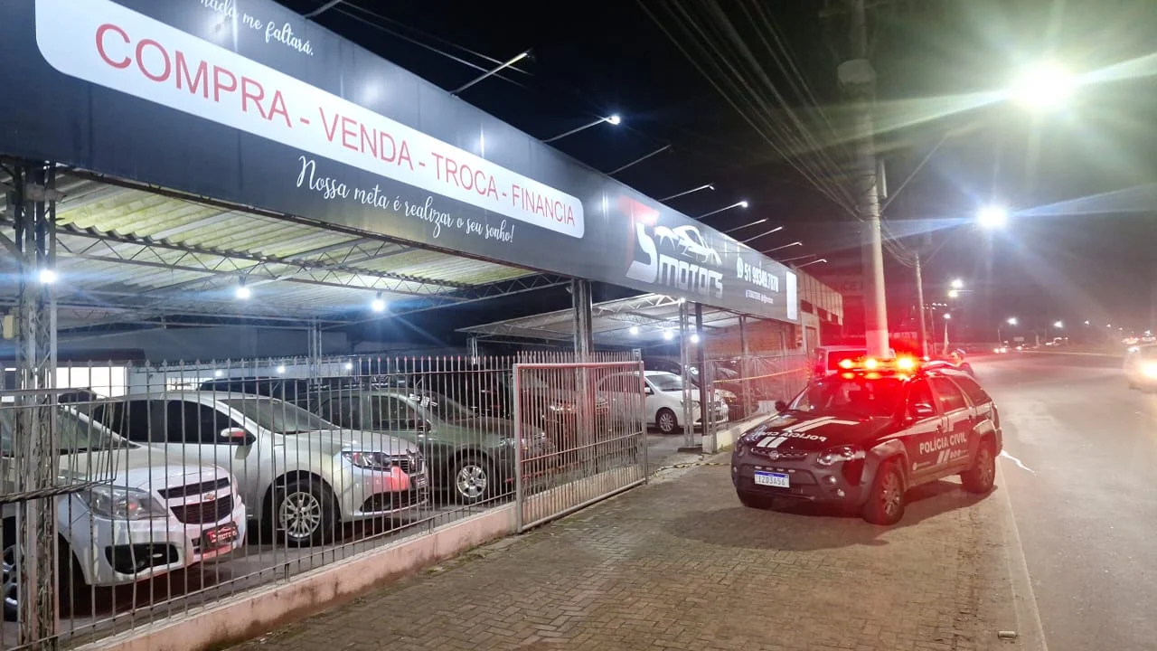 O que se sabe sobre ataque a tiros que matou três pessoas em revenda de Taquara abc+