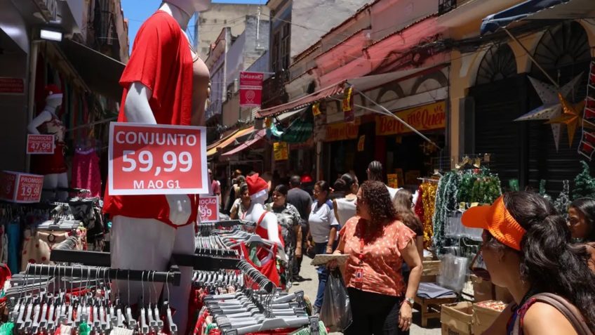 Vendas do comércio recuam 1,5% em abril, diz IBGE