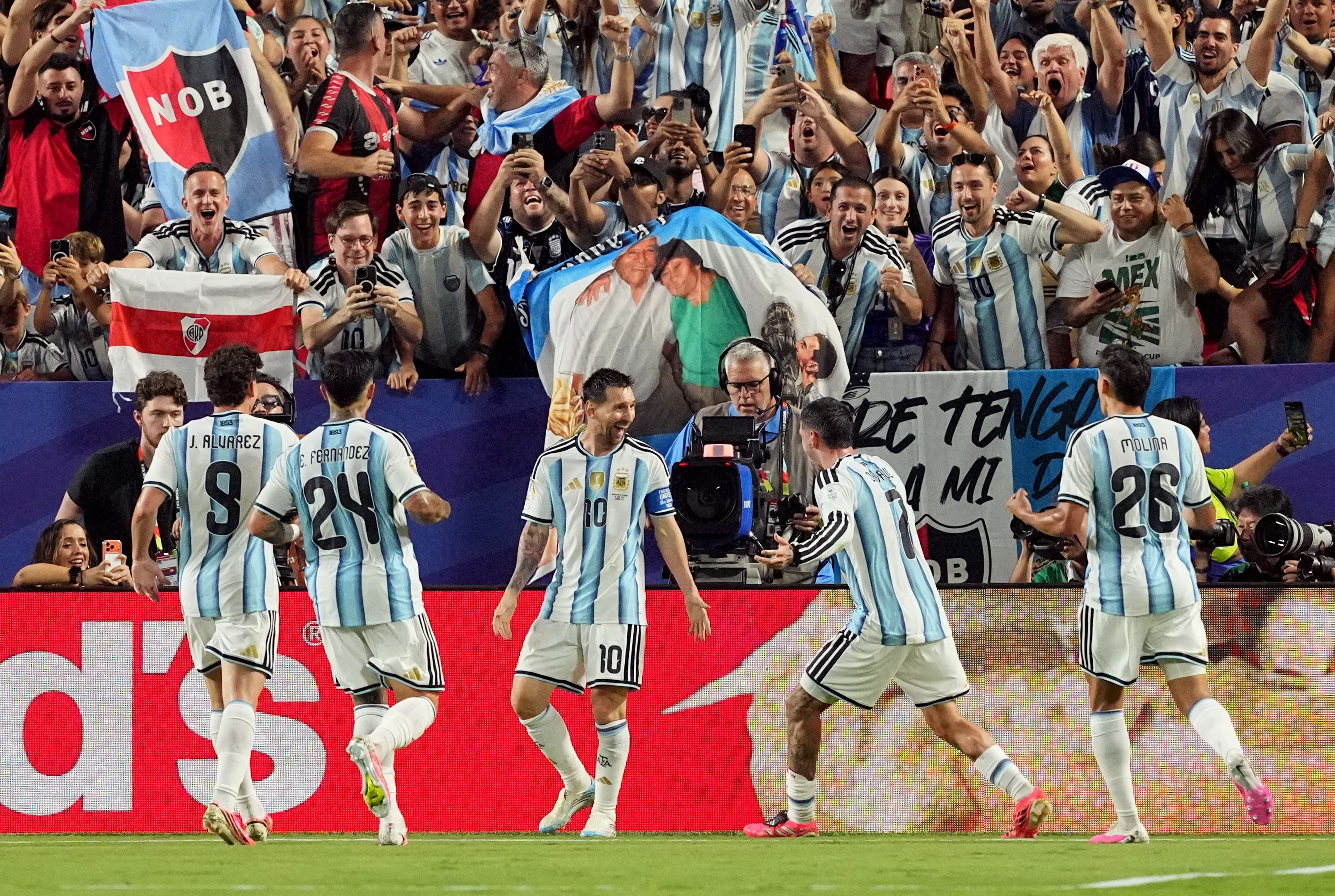 Após recorde nas Copas, Messi exalta Ronaldo Fenômeno: “Um dos maiores” Ge