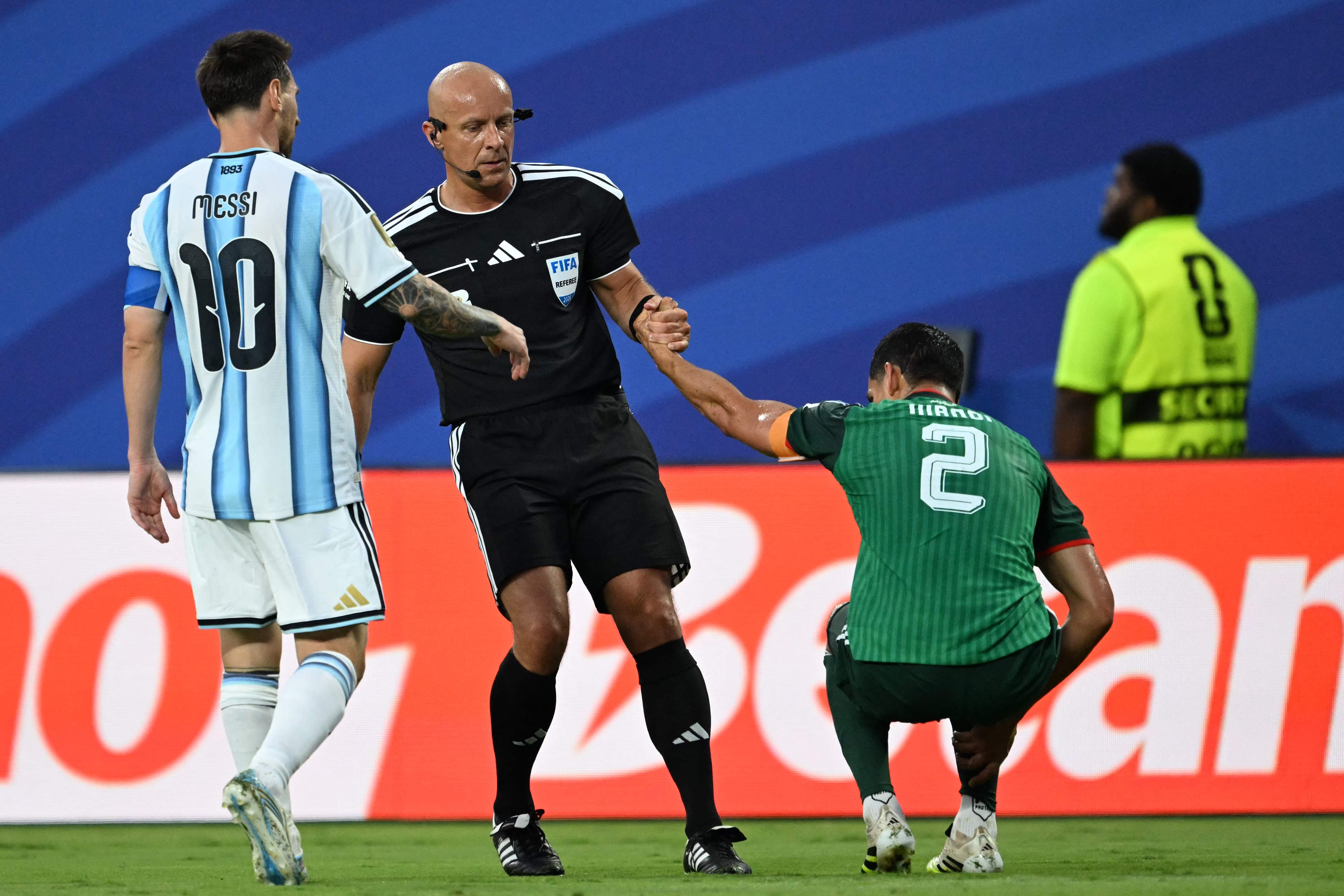 Zagueiro da Argélia rende-se a Messi após hat-trick: ‘Pode ser o maior de todos os tempos