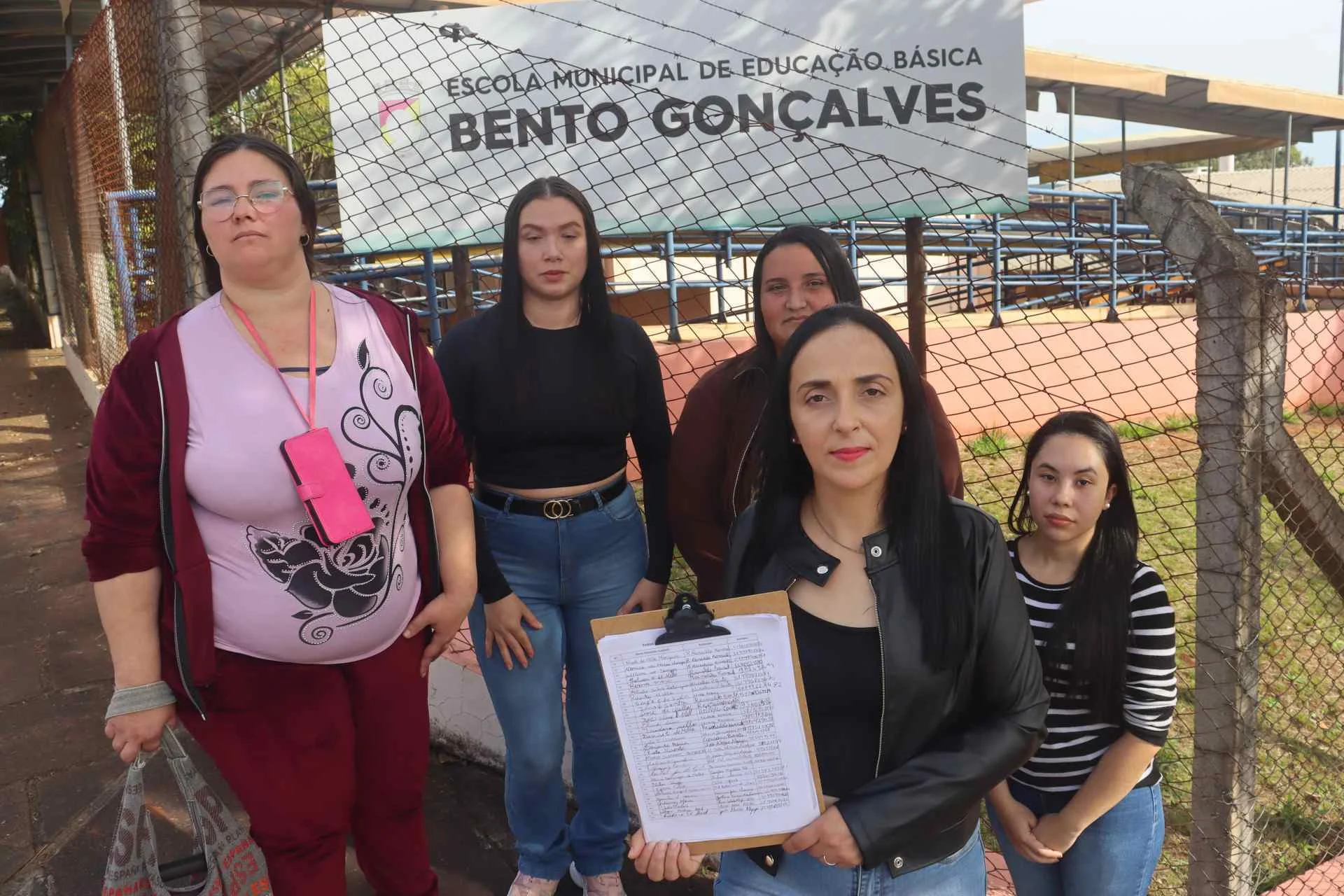 Vão trocar o sono por estradas perigosas : O desabafo de mães após anúncio de não abertura de turmas do 1º ano em Novo Hamburgo abc+