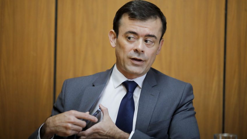 Governo cortará subsídios se petróleo estabilizar em US$ 80
