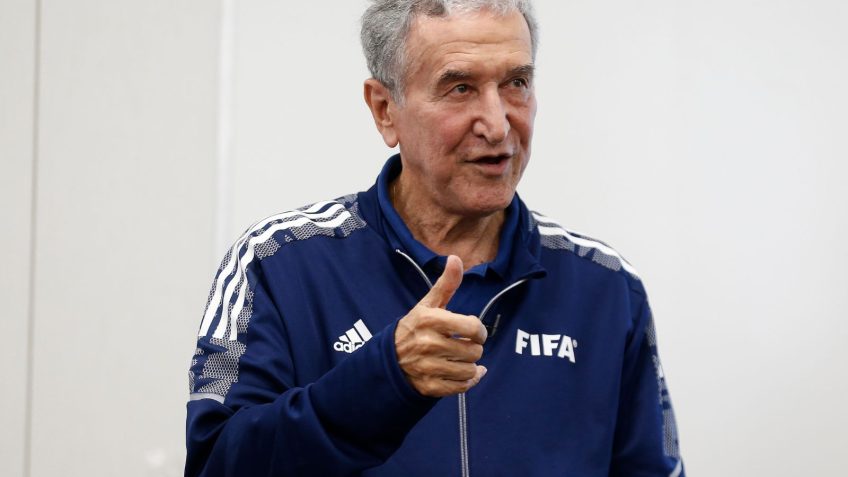Ex-técnico Parreira segue na UTI por inflamação pulmonar no Rio