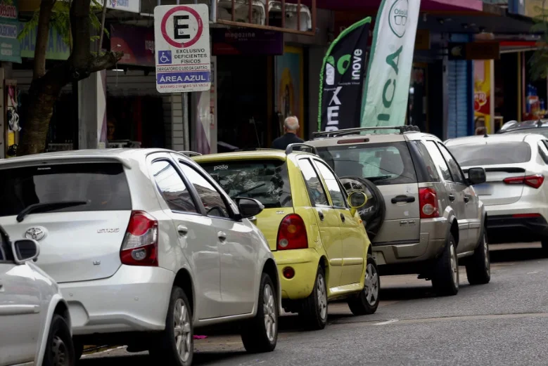 Está difícil estacionar : Saiba quando Canoas vai avaliar a volta do estacionamento rotativo abc+