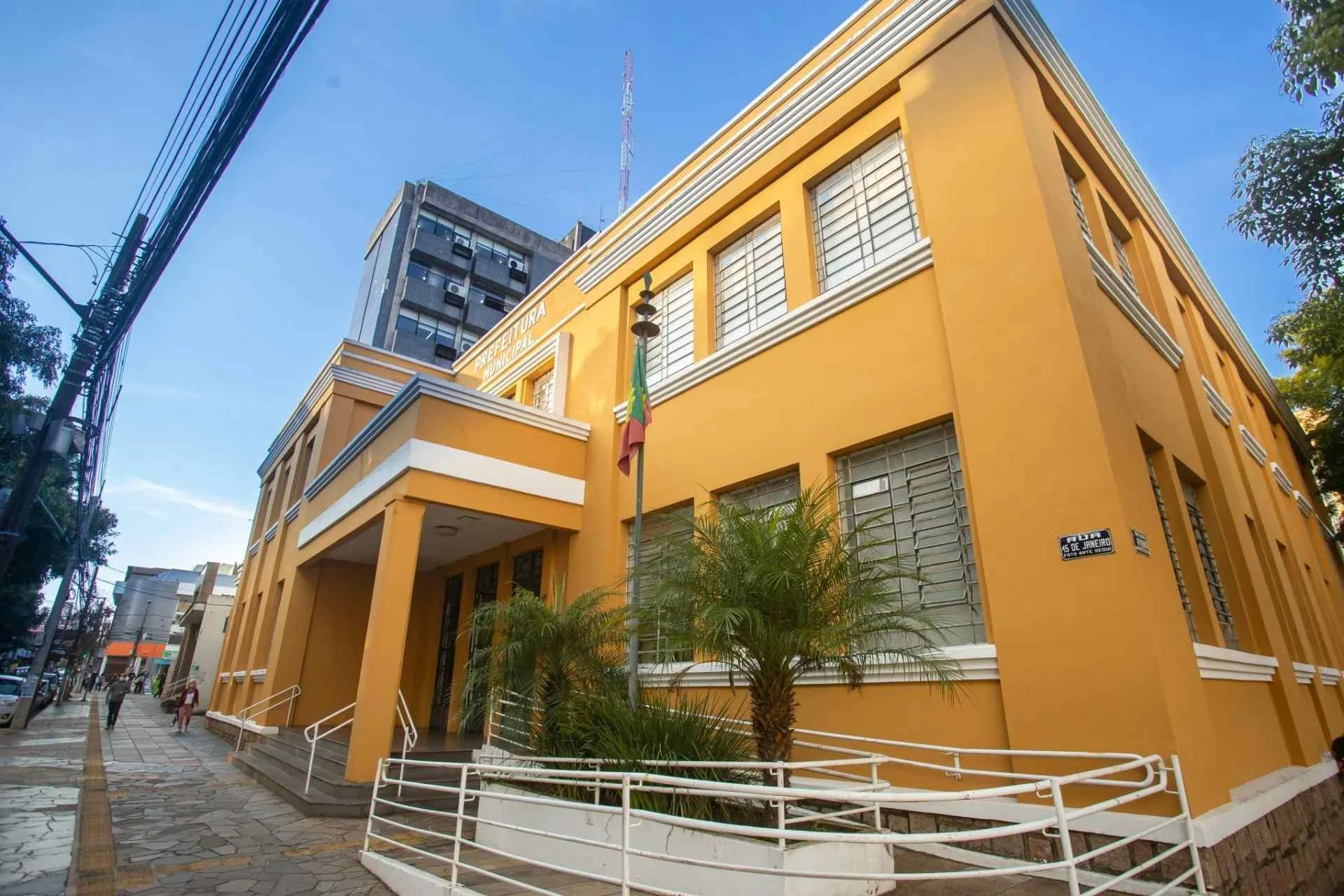 Canoas abre sindicância para apurar denúncia de funcionário fantasma no gabinete do prefeito abc+