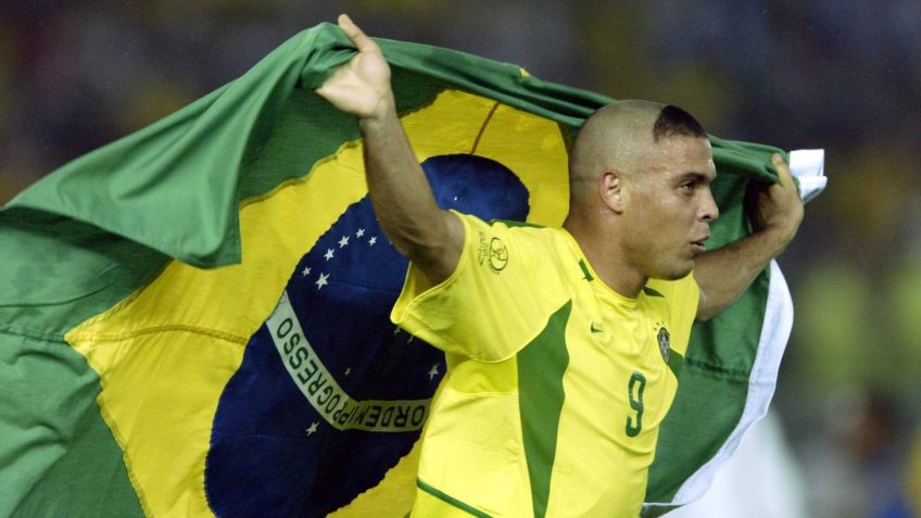 “NYT” elege camisa de 2002 do Brasil entre as mais feias das Copas