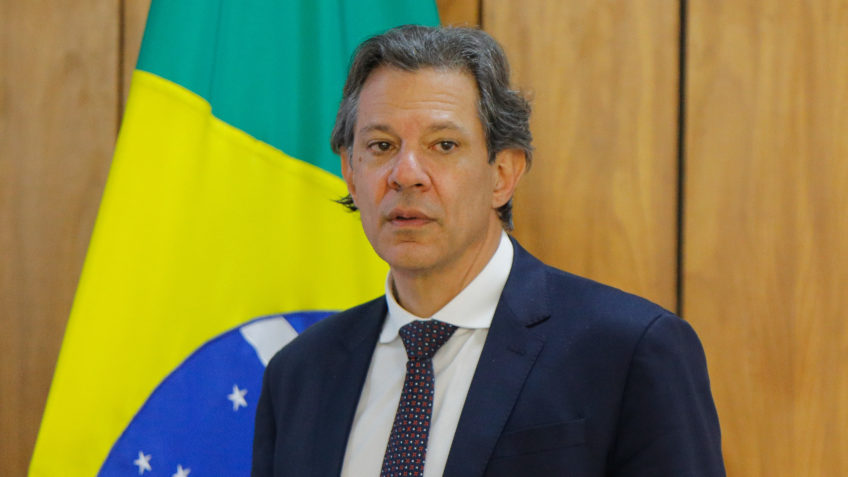 Aventada pelo governo, volta da DRU terá resistência no Congresso