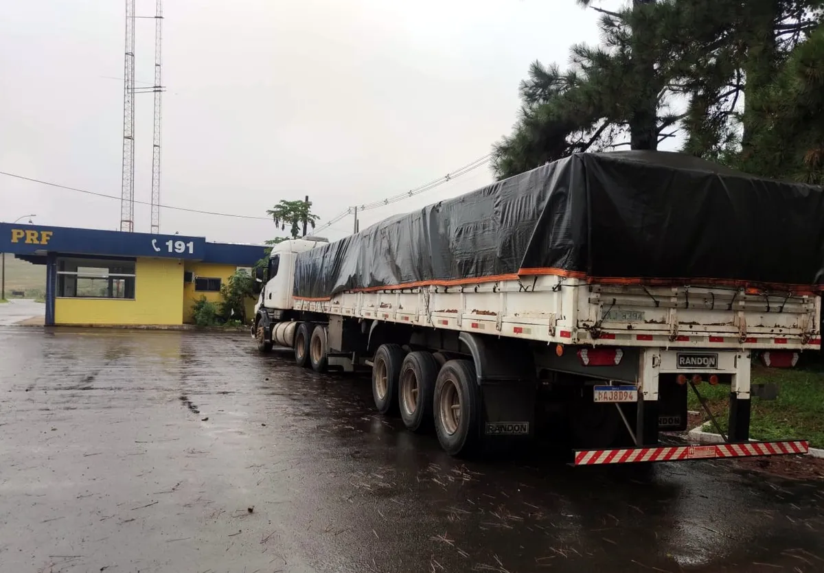 Polícia encontra 53kg de cocaína e crack em carreta com doações para o Rio Grande do Sul