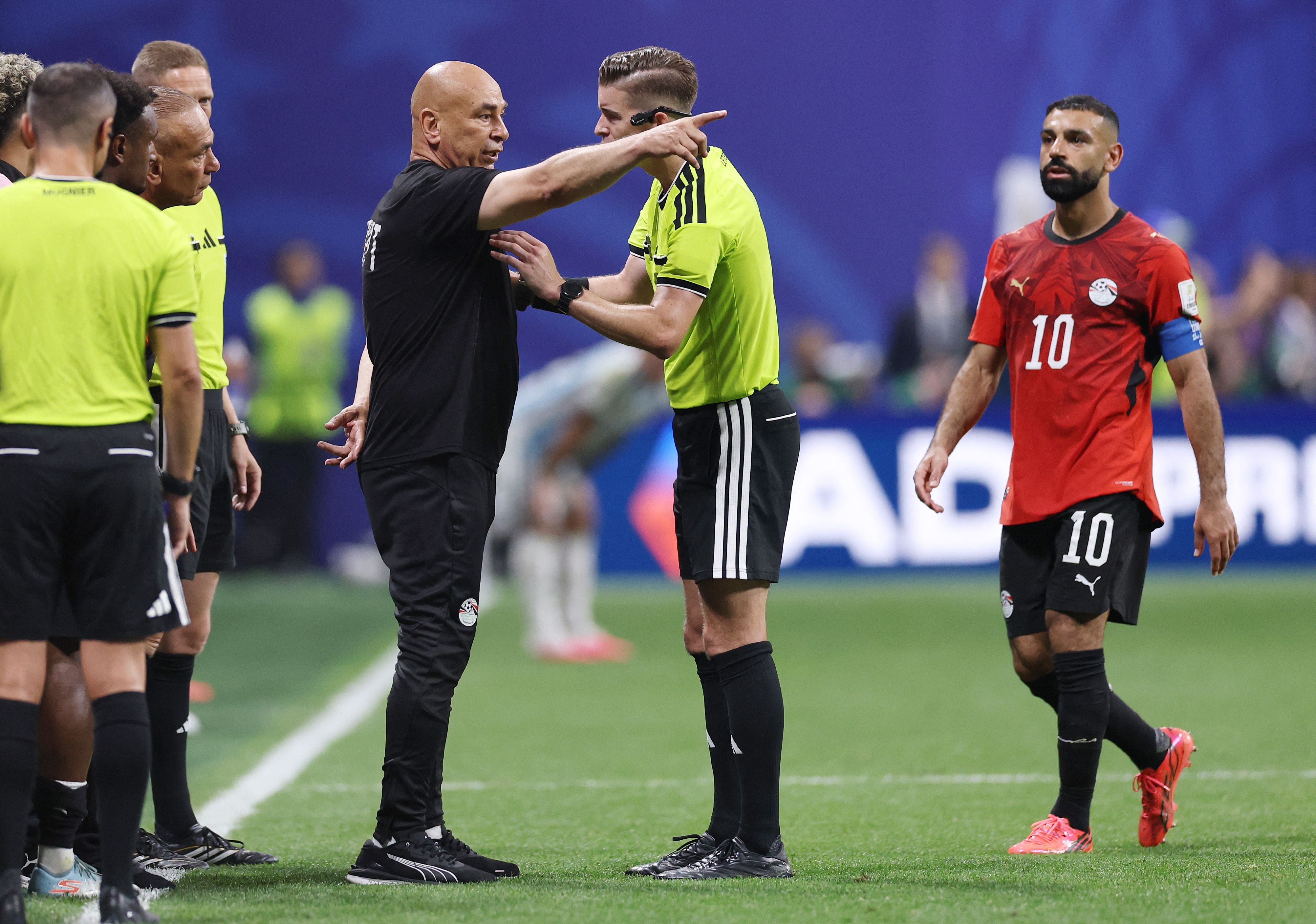 Egito pede exclusão de árbitro da Copa e denuncia ‘discriminação após derrota para Argentina