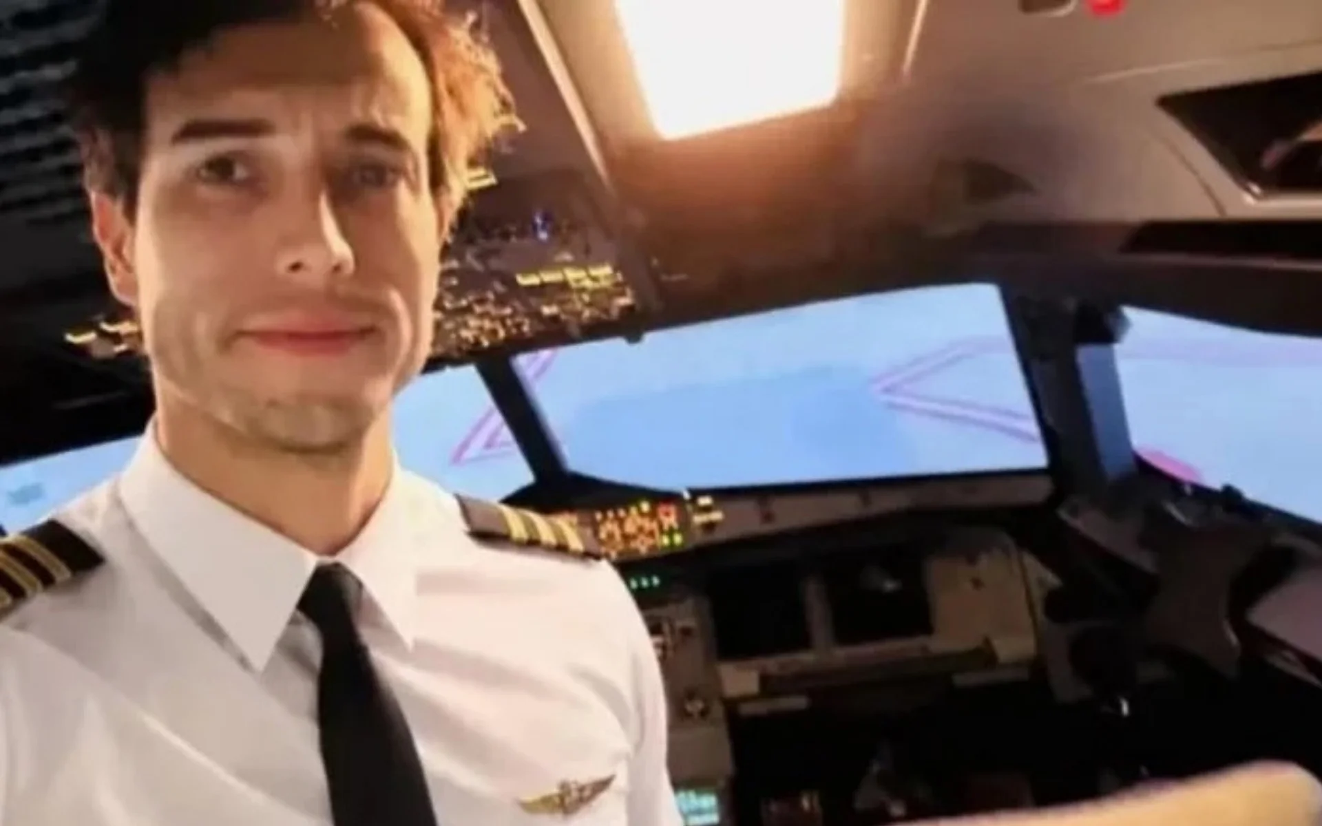 Você sabe o que fazer : Instrutor de voo se atira de avião e deixa aluna sozinha em cabine