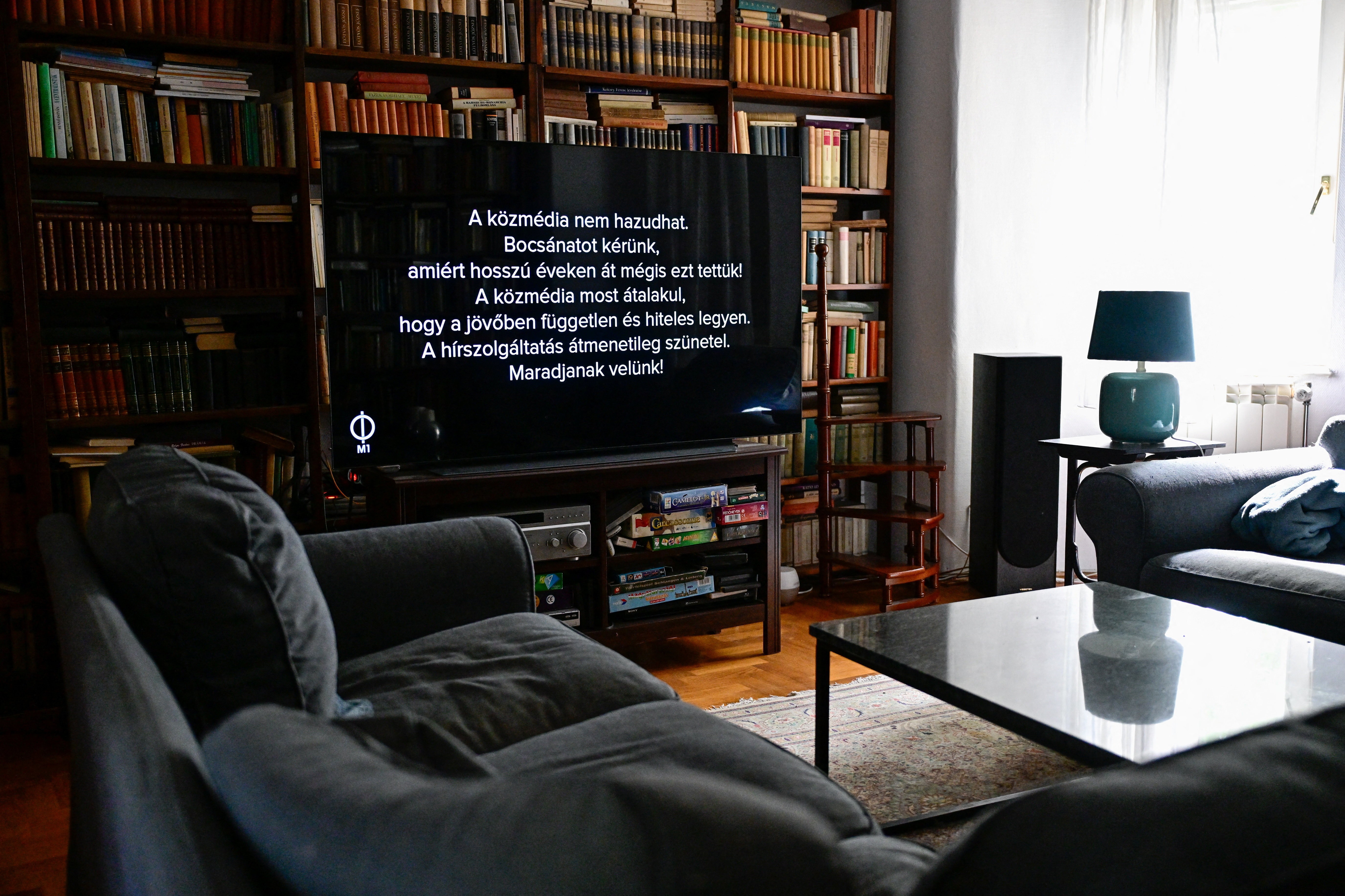 TV da Hungria pede desculpas por mentir após anos de governo Orbán G1
