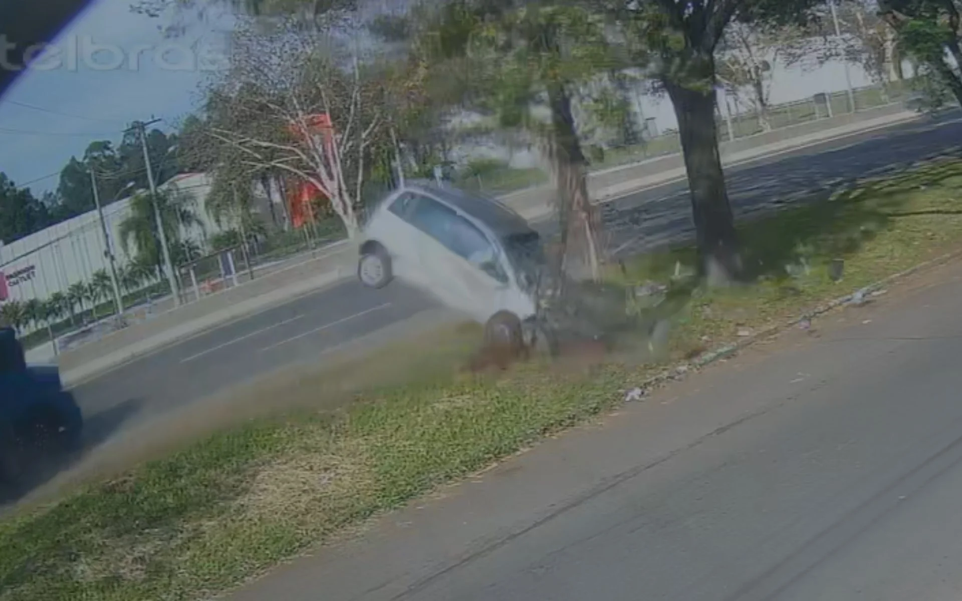 Morre 2ª vítima de acidente na BR-116: Menina era neta de idosa morta na colisão com caminhão abc+
