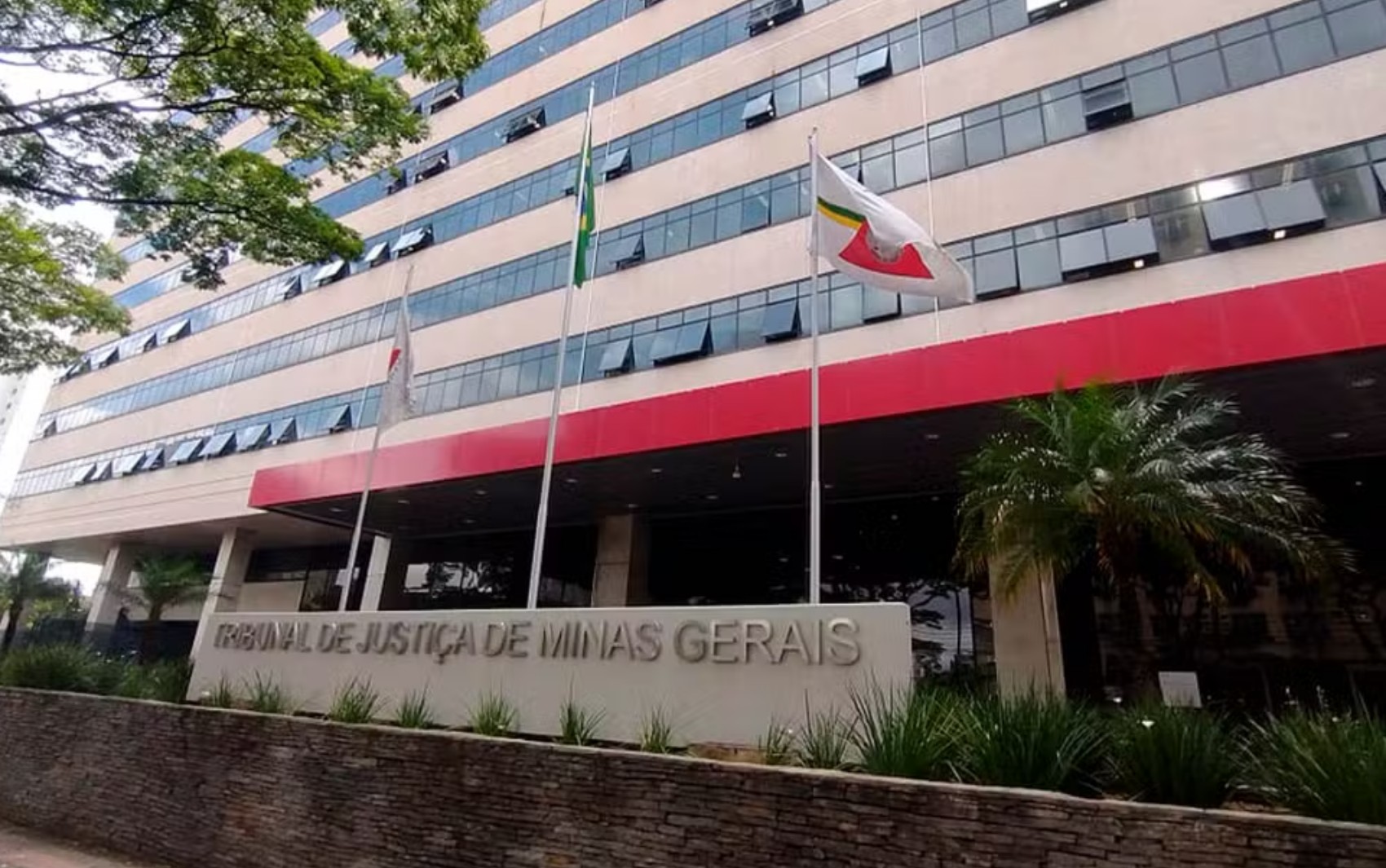 TJMG paga R$ 767 mil a servidor em mês após novas regras do STF G1
