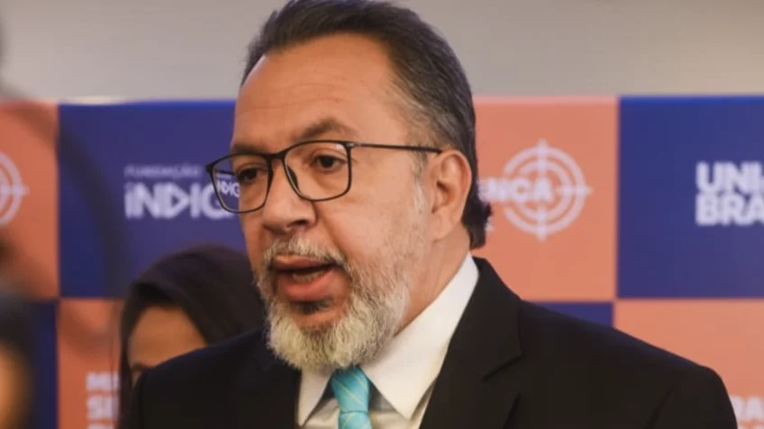 Moraes manda soltar ex-prefeito de Belford Roxo preso com fuzil no carro