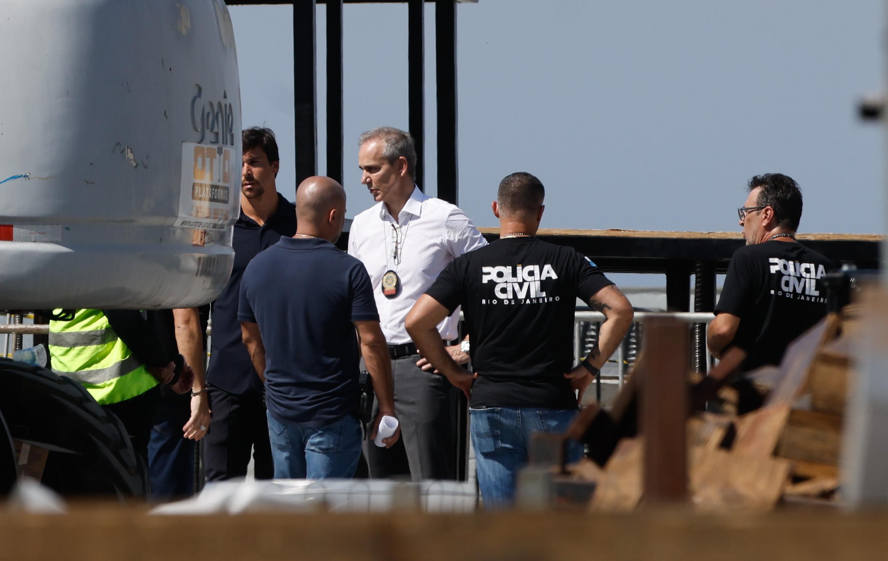 Após morte de operário durante montagem de palco para show de Shakira, em Copacabana, Polícia Civil realiza perícia