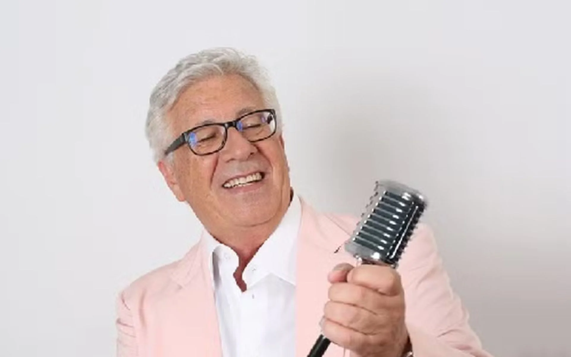 Morre Peppino Di Capri, autor de sucessos como Champagne , aos 86 anos abc+