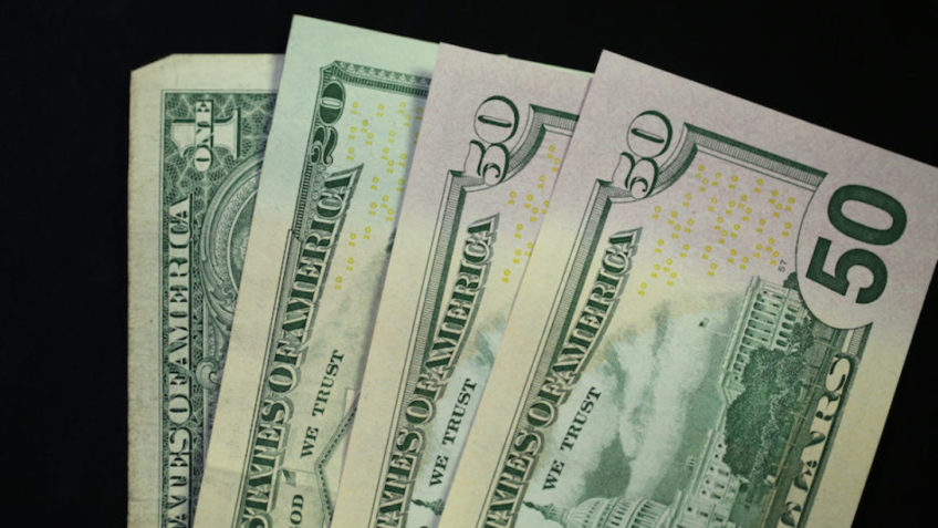 Dólar atinge R$ 6,30 e recua após novo leilão do BC