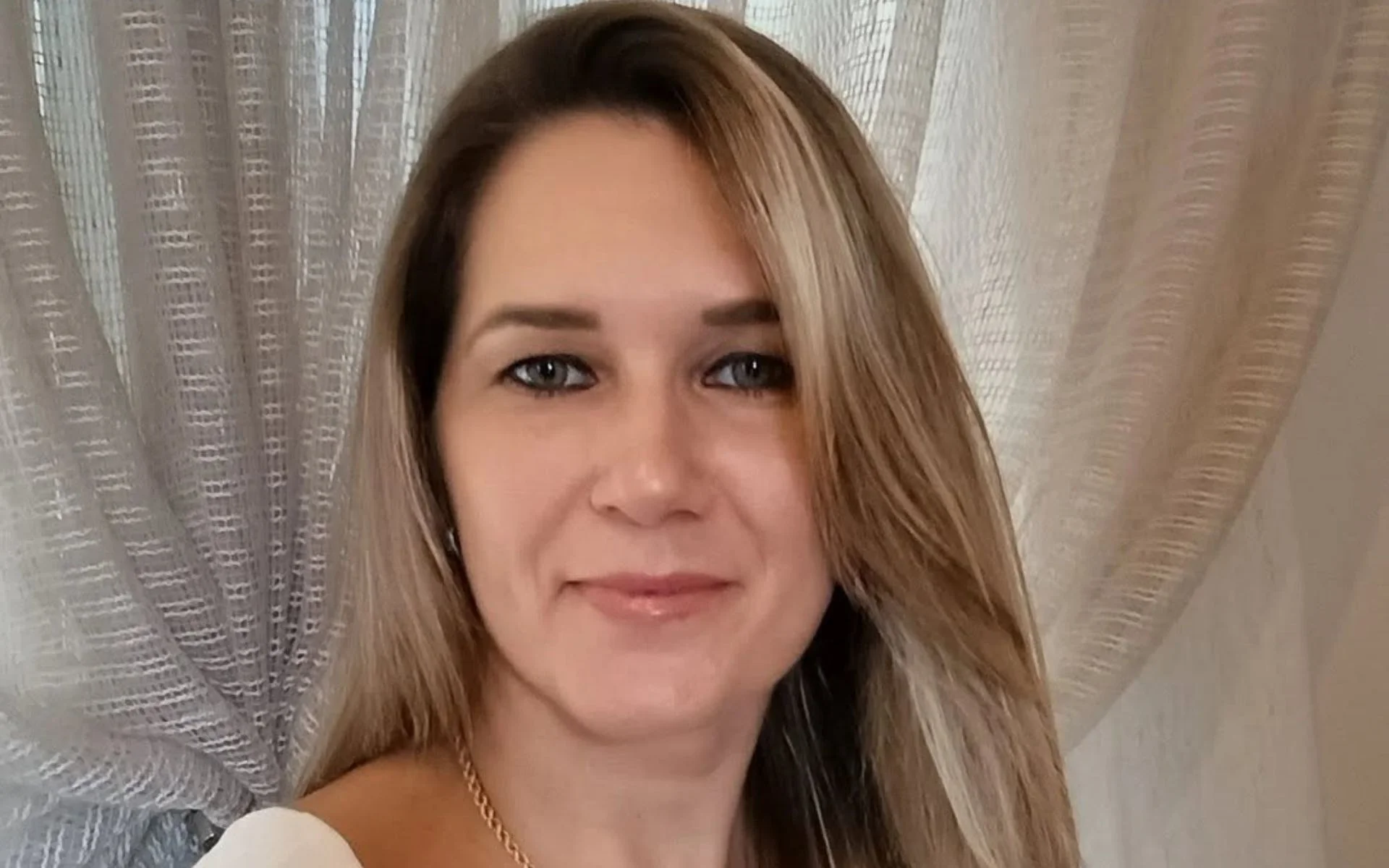 Sinais de esganadura : Professora é encontrada morta após incêndio no RS abc+