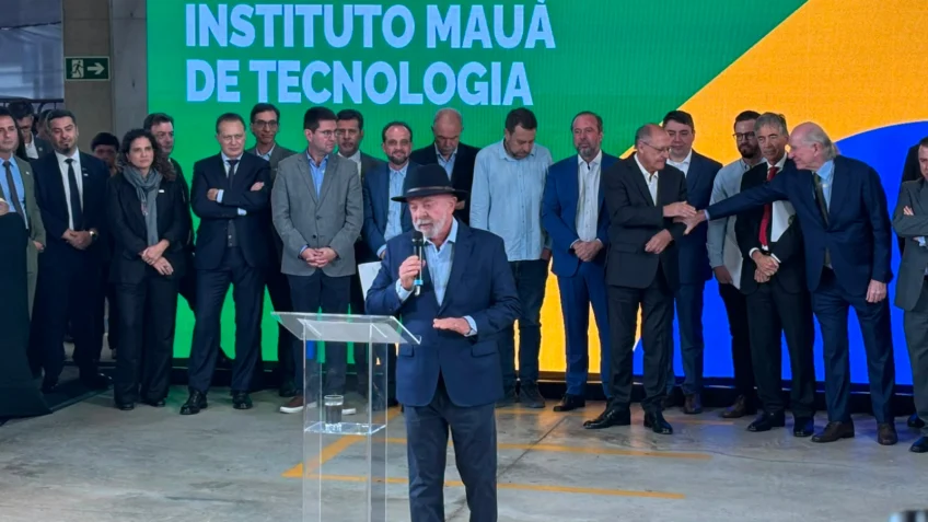 Lula diz que Brasil não precisa morrer por conta do petróleo