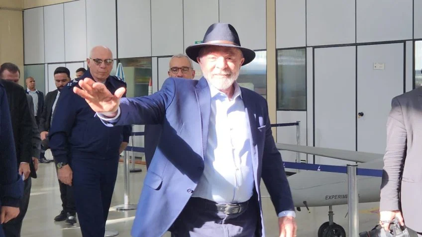 Lula afirma que Santos Dumont teve a história roubada pelos EUA