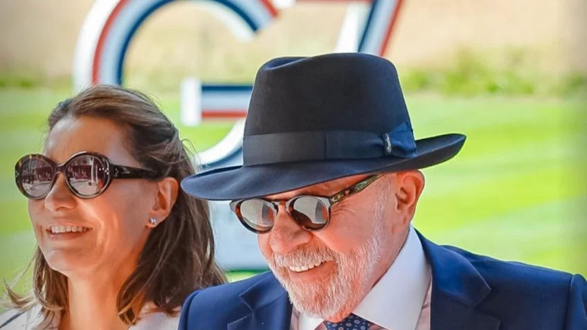 Janja diz que não será candidata e quer “vida de mulher casada”