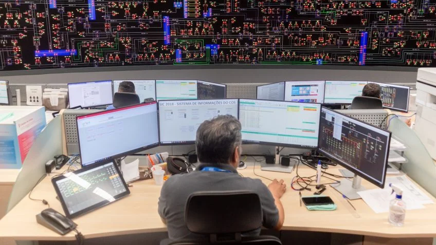 Enel investe R$ 6,5 bi e reduz tempo de atendimento em SP Poder360