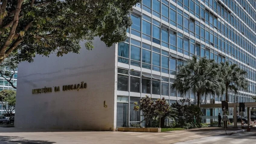MEC demite funcionário da UFCG por assédio moral contra alunas