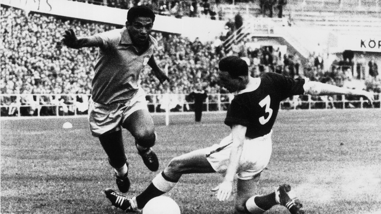 New York Times homenageia Garrincha com obituário tardio - Aventuras na História