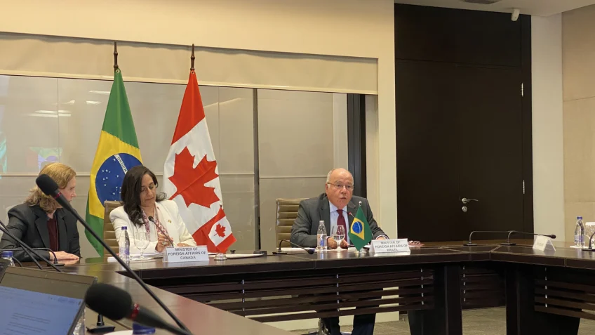 Vamos examinar a base das tarifas e reagir , diz Vieira sobre EUA