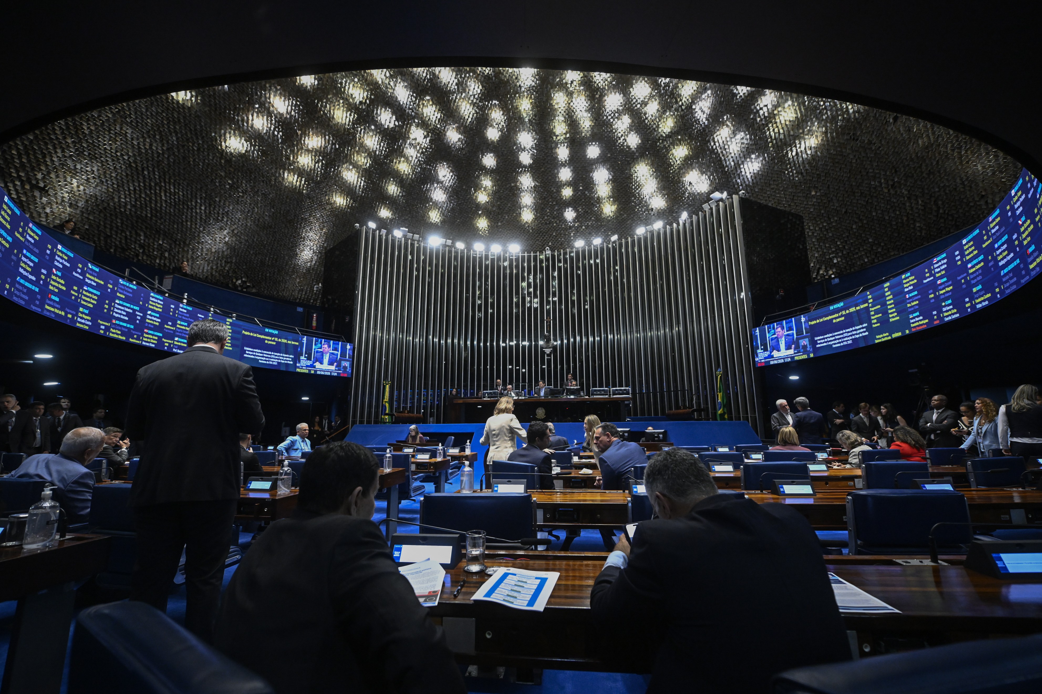 Senado aprova MP do Frete após risco de medida perder validade e pressão de caminhoneiros