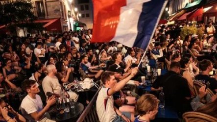 Derrota da França na Copa termina com mais de 160 prisões em Paris e Lyon