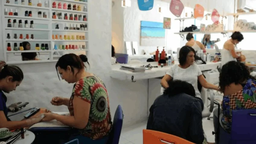 Setor de serviços recua 0,4% em maio após alta em abril