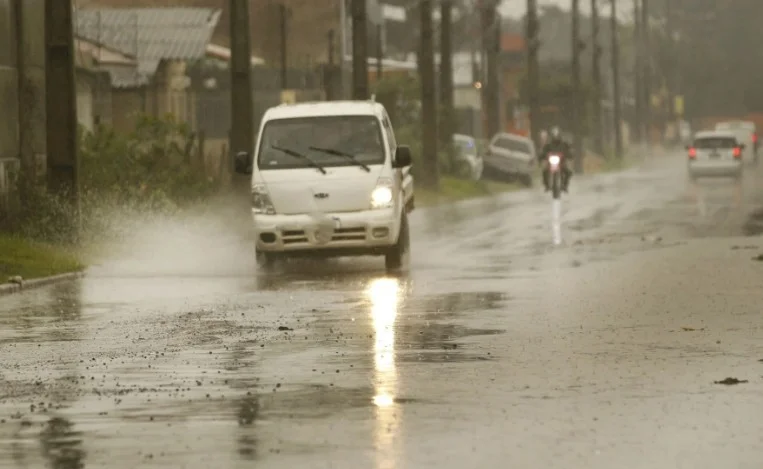 Veja como agir em cada nível de alerta de temporal no RS abc+
