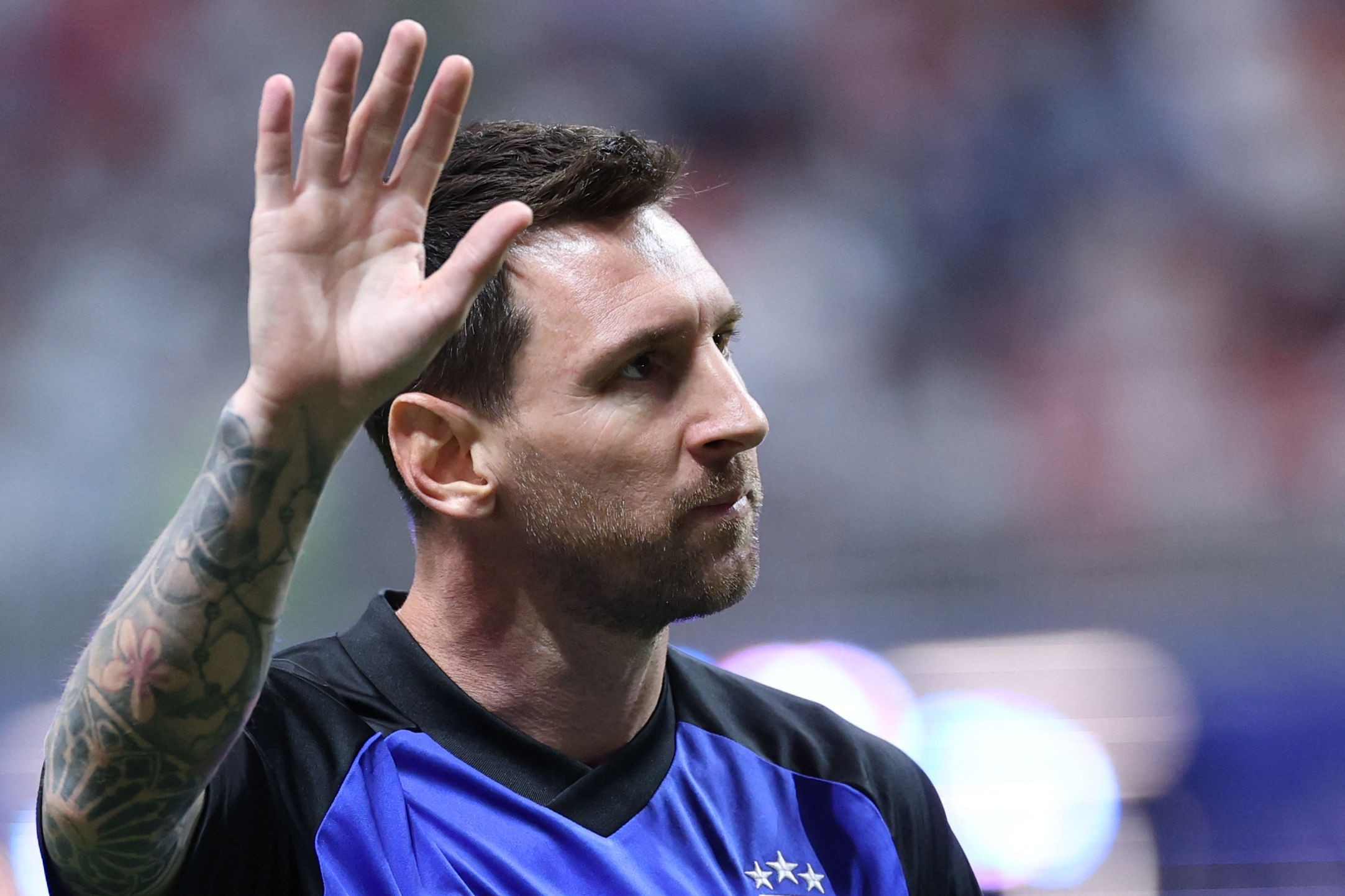 Messi enfrenta Inglaterra pela primeira vez e completa coleção contra todas as campeãs do mundo