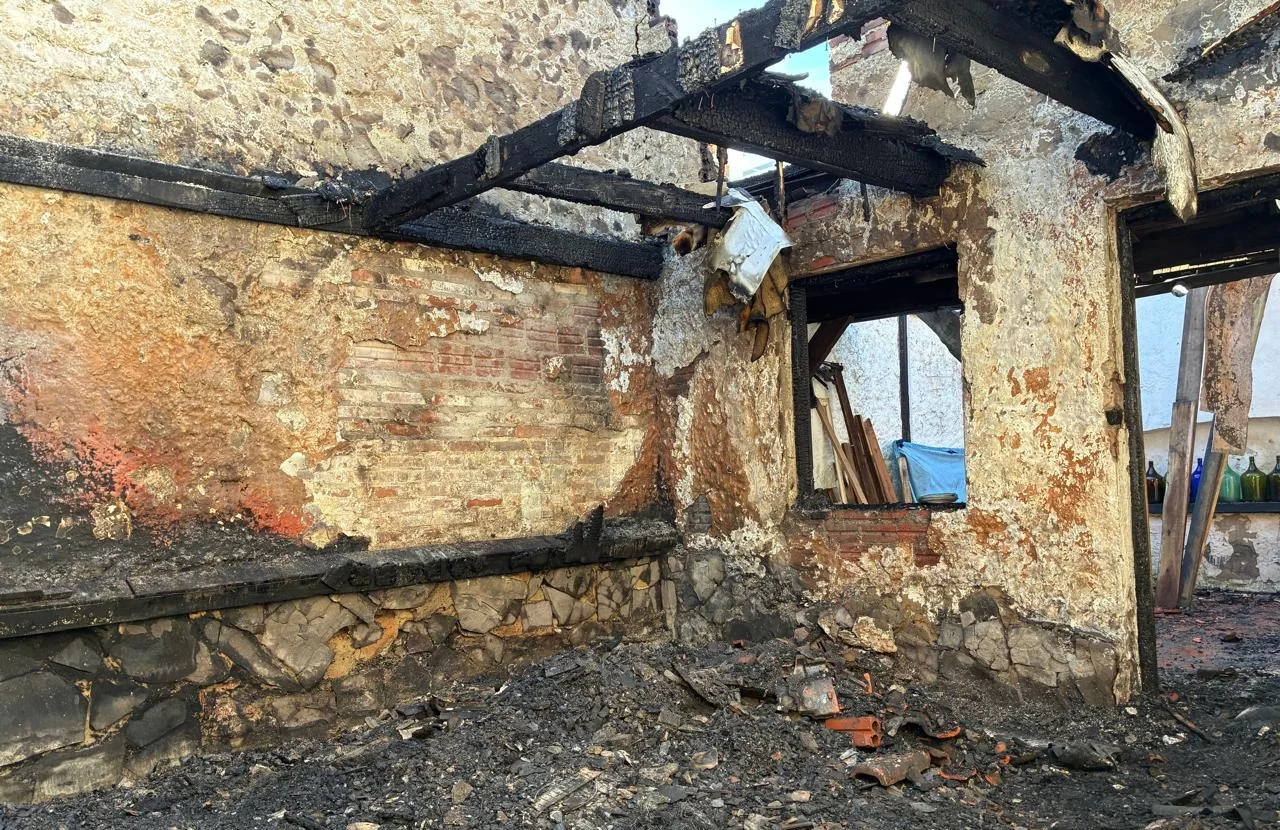 Vaquinha busca ajuda para artista plástico que teve casa e ateliê atingidos por incêndio em São Leopoldo abc+