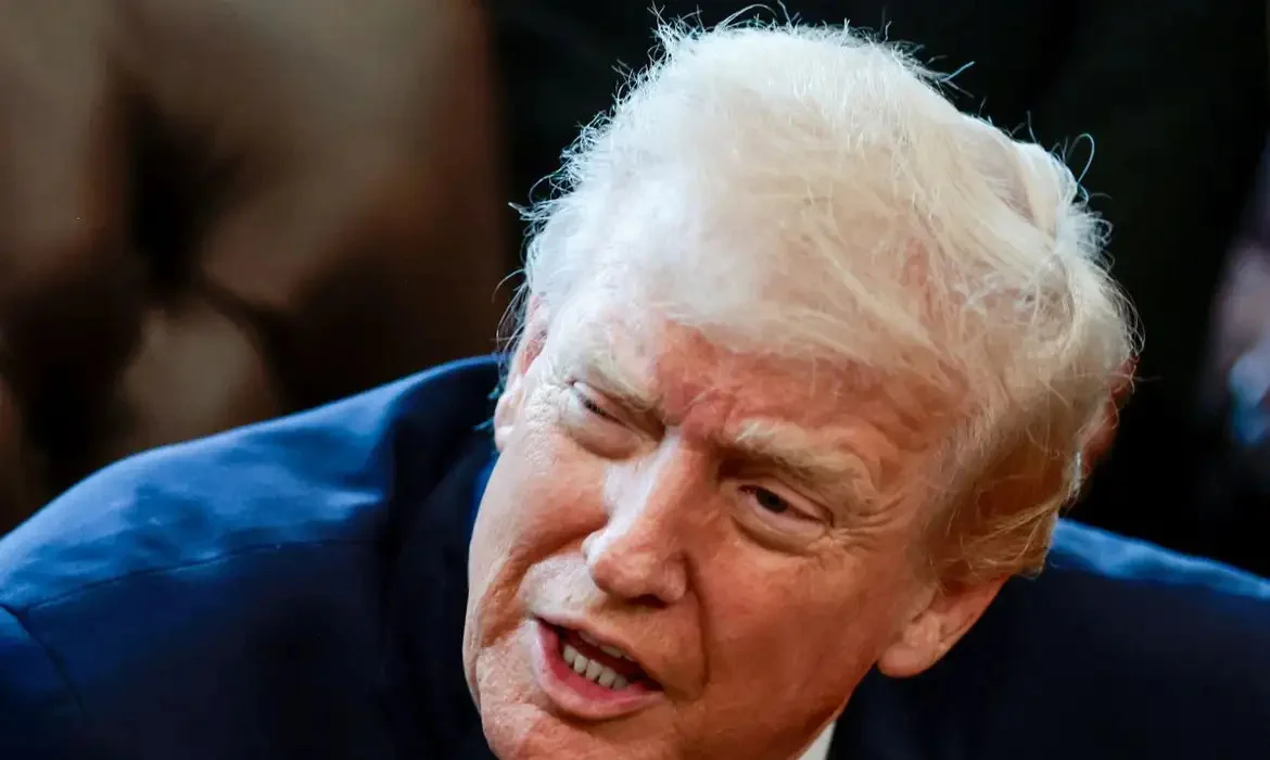 Governo Trump oficializa tarifa de 25% sobre produtos brasileiros carne e café ficam fora da cobrança abc+