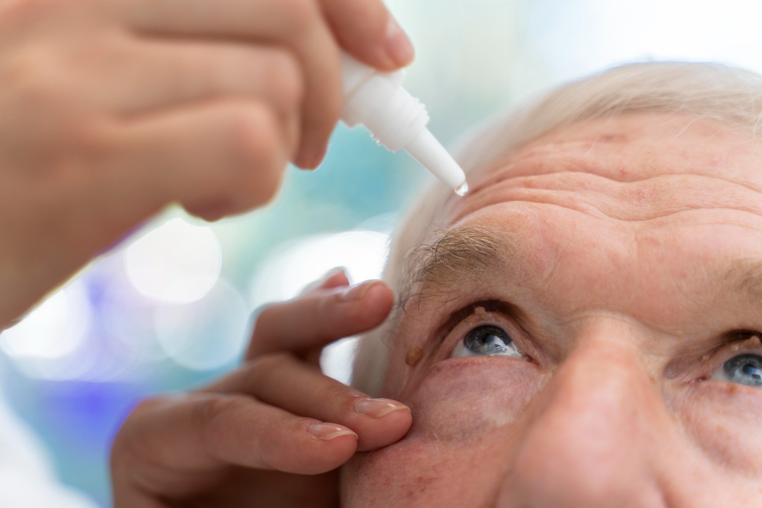 Anvisa suspende importação de colírios e géis para olhos G1