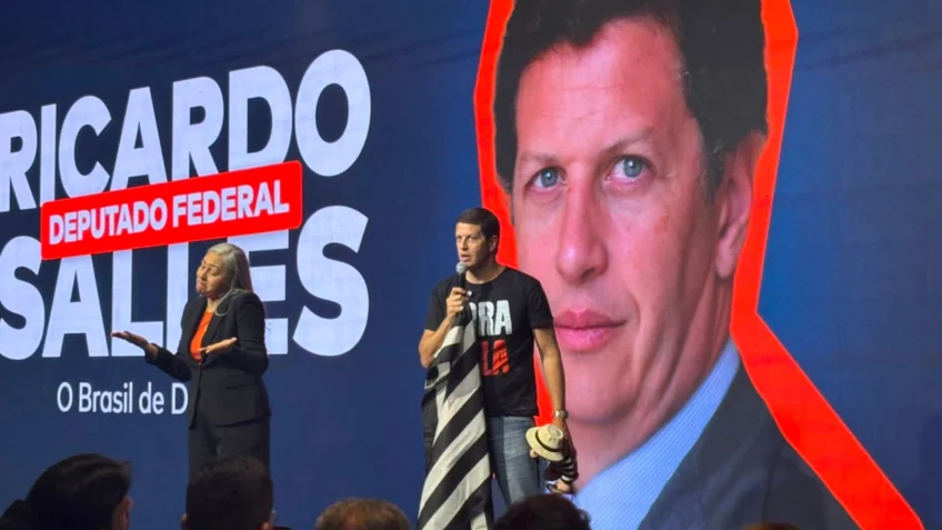 Salles diz que Centrão rouba o país há 40 anos