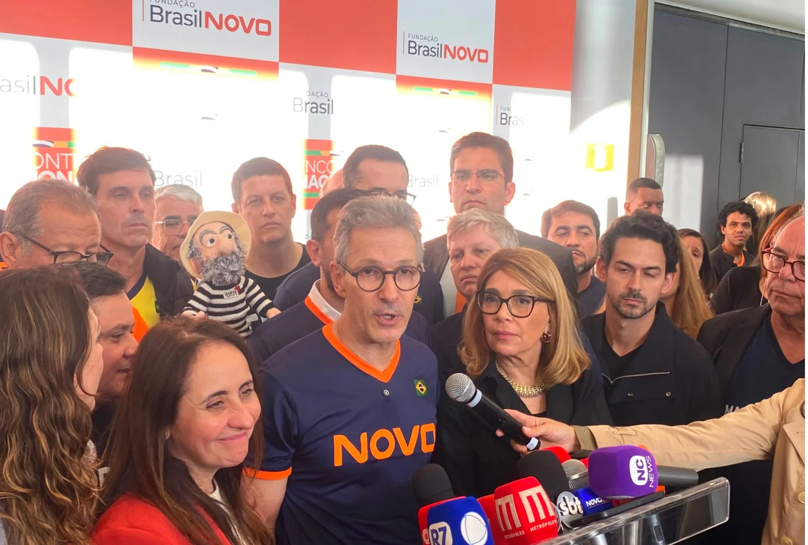Zema chama candidato do PT ao governo de MG de fantoche