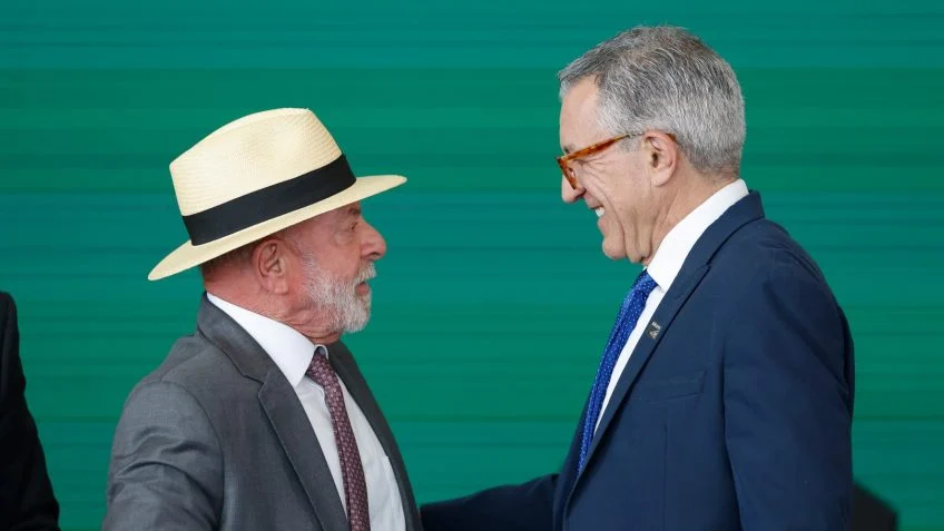 Lula sanciona lei que cria estratégia industrial da saúde