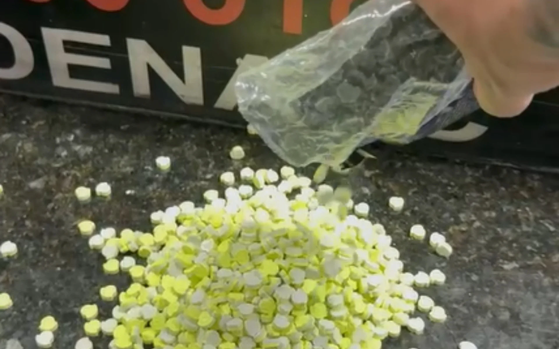 Mais de mil comprimidos de ecstasy são apreendidos após entrega ser flagrada no Vale do Sinos abc+