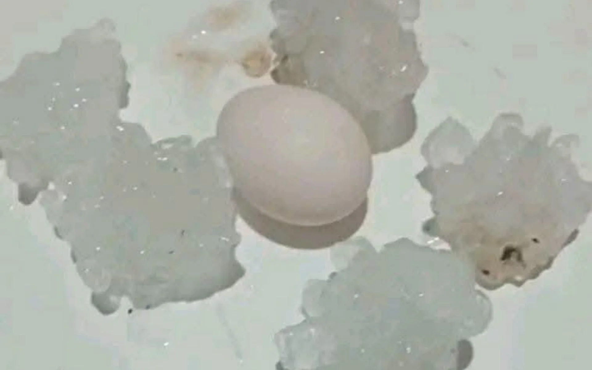 Granizo do tamanho de ovos atinge cidades do interior já afetadas pelas chuvas no RS abc+